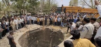 भारत मध्यप्रदेशमा इनारमा गाडी खस्दा १२ जनाको मृत्यु