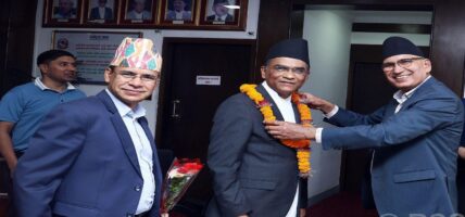 अर्थमन्त्रीसँग नवनियुक्त गभर्नरको भेटवार्ता