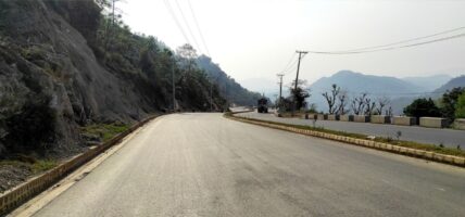 पोखरा–मुग्लिङ सडक विस्तार : विद्युत् पोल एक साताभित्र हटाइँदै