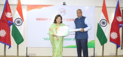 सगरमाथा संवादका लागि भारतबाट १५ विद्युतीय गाडी सहयोग