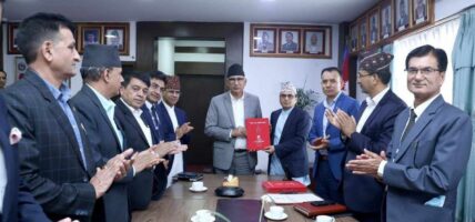 राजस्व परामर्श समितिद्वारा अर्थमन्त्रीसमक्ष प्रतिवेदन पेश