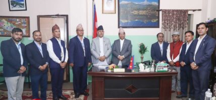 प्रदेश प्रमुख समक्ष मुस्लिम आयोगको प्रतिवेदन पेस