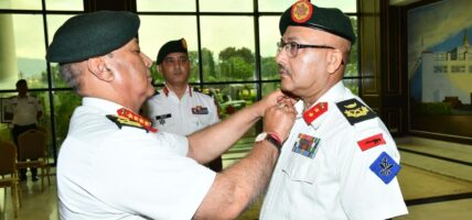 प्रधानसेनापतिद्वारा केसीलाई उपरथीको दर्ज्यानी चिन्ह प्रदान