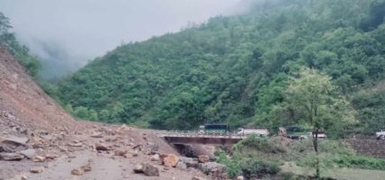 दव्ल्याङमा पहिरोले कालीगण्डकी करिडोर ठप्प