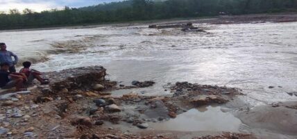 सवारी र्दुघटनामा एक जनाको मृत्यु, अबरुद्ध महेन्द्र राजमार्ग सञ्चालन