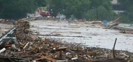 टेक्सासमा बाढीका कारण मर्नेको संख्या १०० नाघ्यो, ३० भन्दा बढी बेपत्ता