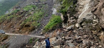 सुक्खा पहिराले बेनी–जोमसोम सडकमा  आवतजावत रोकियो