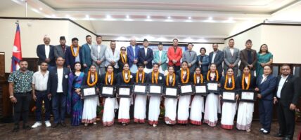 प्रधानमन्त्रीबाट अन्तरराष्ट्रिय पदक विजेता खेलाडी, प्रशिक्षक र व्यवस्थापकलाई पुरस्कार वितरण