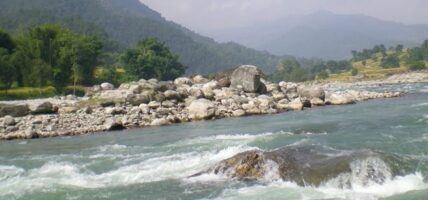 पहिरोले थुनिएको म्याग्दी नदी ‘ओभरफ्लो’ भएर बग्न थाल्यो