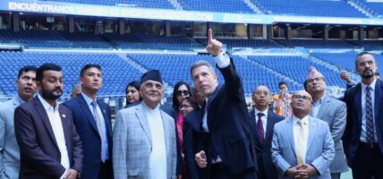 प्रधानमन्त्री ओलीद्वारा  रियल मेड्रिडको रङ्गशाला अवलोकन