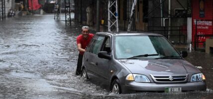 पाकिस्तानमा २४ घण्टाको भारी मनसुनी वर्षामा ५४ जनाको मृत्यु
