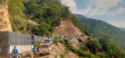 कर्णाली राजमार्गमा ठूला सवारीसाधन सञ्चालनमा रोक