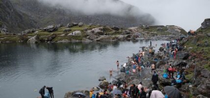 गोसाइँकुण्डमा स्नान गर्ने क्रममा मोरङका दुई युवाको निधन