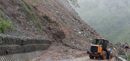 वर्षाका कारण देशभरका ११ राजमार्ग पूर्ण रुपमा अवरुद्ध