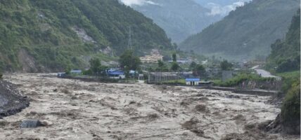 भोटेकोसीमा भीषण बाढी, सतर्क रहन आग्रह