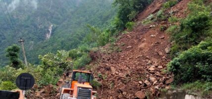 बाढीपहिरोका कारण देशभरका मुख्य छ राजमार्ग अवरुद्ध, पाँच राजमार्ग एकतर्फी सञ्चालन