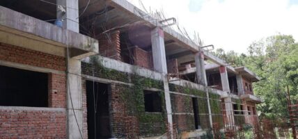 दुईवर्षमा सक्नुपर्ने बागलुङ नगर अस्पताल भवन, चारवर्षमा आधा काम