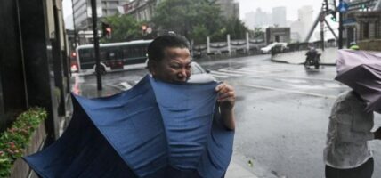 साङ्घाईमा आँधीका कारण करीव तीनलाख मानिसलाई सुरक्षित स्थलमा सारियो