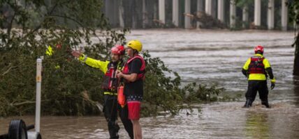 अमेरिकाको टेक्सासमा बाढीका कारण २४ जनाको मृत्यु , आपतकाल घोषणा