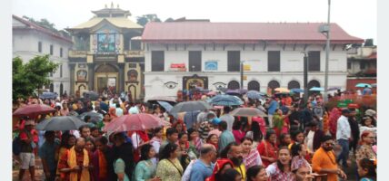 पशुपतिनाथ मन्दिर लगायत देशभरका शिवालयमा भक्तजन घुइँचो