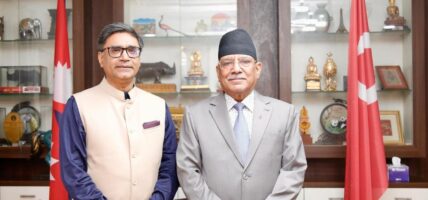 अध्यक्ष  दाहालसँग विदेशसचिव मिश्रीको शिष्टाचार भेट