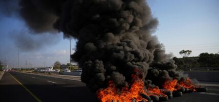 गाजामा युद्धका कारण इजरायलमा बढ्दो निराशा राष्ट्रव्यापी प्रदर्शनमा विस्फोट