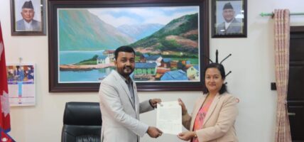 खानेपानीमन्त्री यादव र सचिव बज्राचार्यबीच कार्यसम्पादन सम्झौता