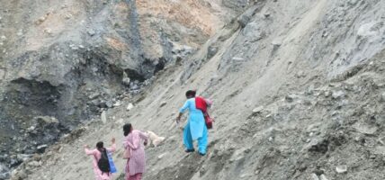 गमगढी–बालै–पिना सडक अवरुद्ध, हिँड्नसमेत समस्या