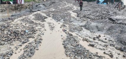 बाढीले मध्यपहाडी लोकमार्ग अवरुद्ध