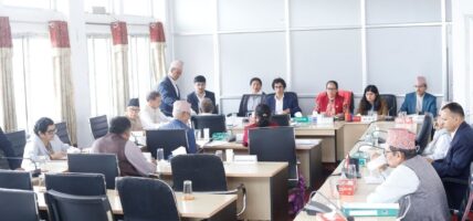 कर्मचारीको अवकाश उमेरबारे विवाद कायमै, मन्त्री न्यौपानेद्वारा भोलिसम्मको समय माग