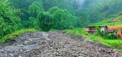 बाढीले मध्यपहाडी लोकमार्गको बुर्तिबाङ–पूर्वी रुकुम खण्ड अवरुद्ध