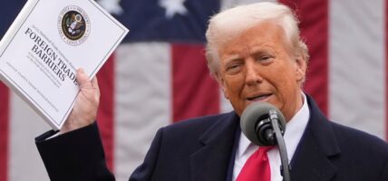 ट्रम्पको नयाँ शुल्क घोषणा : औषधि, ठूला ट्रक र फर्निचरमा कर