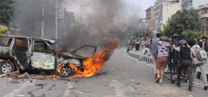 परिस्थिति सरकारको नियन्त्रणबाट बाहिर काठमाडौंसहित देशका प्रमुखसहरका मुख्य सडक आन्दोलनकारीका कब्जामा