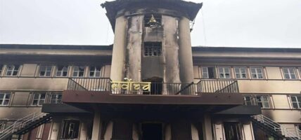 आयोग खारेज गर्ने निर्णय कार्यान्वयन नगर्न दिएको आदेशलाई निरन्तरता