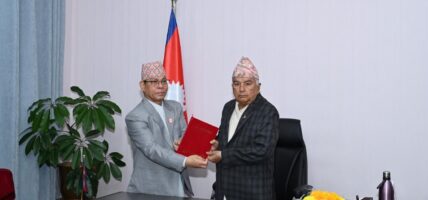 राष्ट्रपति पौडेलसमक्ष थारू आयोगको प्रतिवेदन पेस
