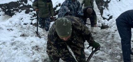 ‘हिडन भ्याली’ मा अलपत्र परेका पर्यटकको उद्धार प्रयास जारी छ : सेना