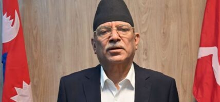 प्रचण्डद्वारा झलनाथ खनाल र धनश्याम भुसालसँग वाम एकता विषयक छलफल