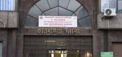 कामपामा प्लाष्टिकजन्य वस्तु बाल्न प्रतिबन्ध