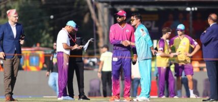 जनकपुरविरुद्व फिल्डिङ गर्दै काठमाण्डू