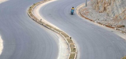 मुग्लिन–पोखरा सडकमा दैनिक चार घण्टा सवारी आवगमन बन्द