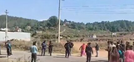 बसको ठक्करबाट पैदलयात्रीको मृत्यु : अरनिको राजमार्ग अवरुद्ध