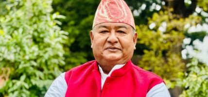 एमाले हाम्रै घर हो, कम्पाउन्डबाट छिराओस् कि पछाडिको ढोकाबाट, फर्कन तयार छौंः श्रेष्ठ