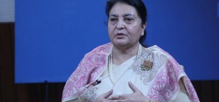 पूर्वराष्ट्रपति भण्डारीले प्रतिलिपि नागरिकता लिँदै