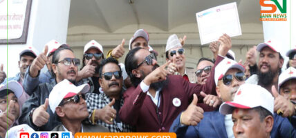 खगेन्द्रको हाम्रो पार्टी नेपाललाई दल दर्ताको प्रमाणपत्र