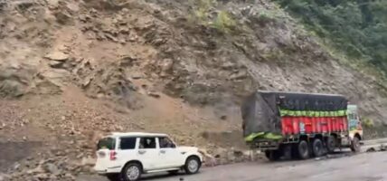 मुग्लिन–मलेखु सडकको तीन ठाउँको भित्तो काटिँदै