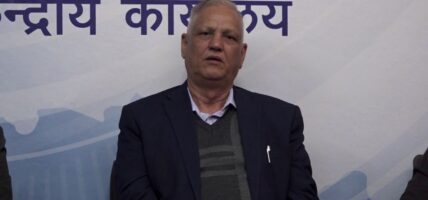 केपी ओलीकै नेतृत्वमा एमाले अघि बढ्छः लेखराज भट्ट