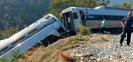 मेक्सिकोमा यात्रु बहाक रेल दुर्घटना हुँदा १३ जनाको मृत्यु, ९८ घाइते