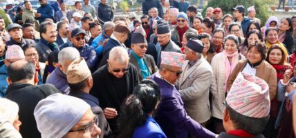 देउवा पक्षका नेताहरू निर्वाचन आयोगमा