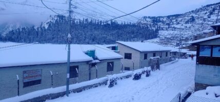 सुदूरपश्चिम प्रदेशका पहाडी जिल्लामा भारी हिमपातका