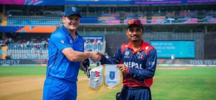इटालीविरुद्धको खेलमा नेपालले ब्याटिङ गर्दै